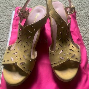 Taryn Rose “Kendis” lemon wedge